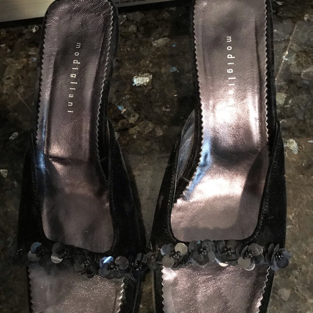 Black velvet shoes with sequins